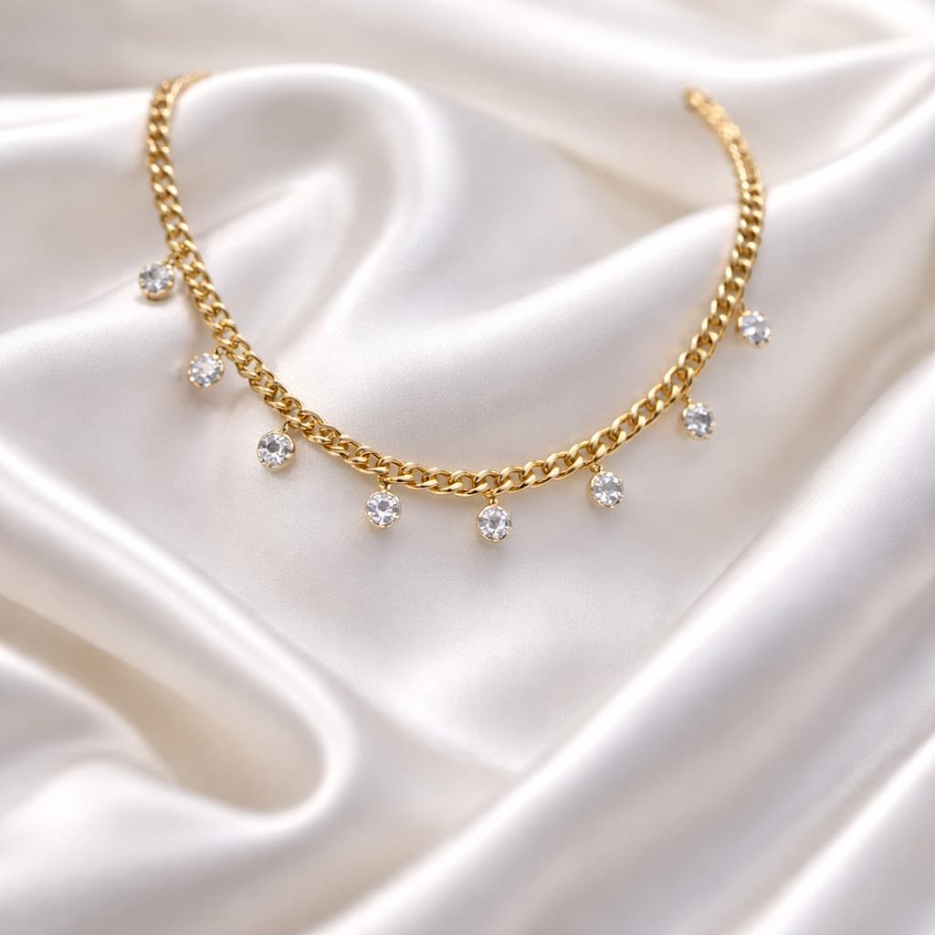 Collar con dijes de circones